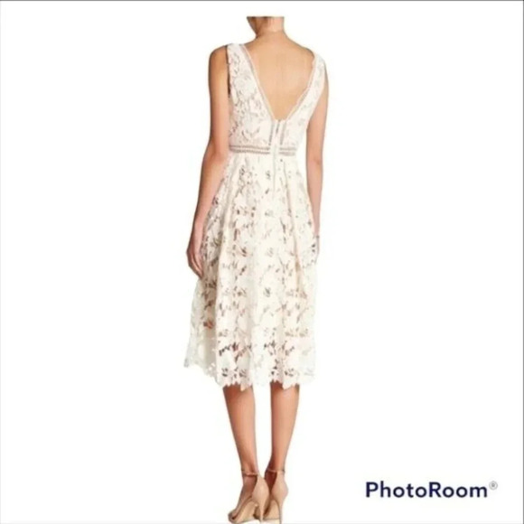 Romeo + Juliet Couture Double V Neck Midi Dress - Picture 3 of 14